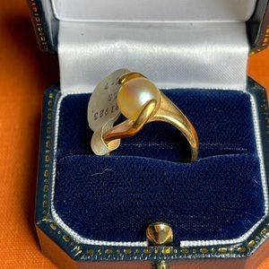Pearl gold ring size 7